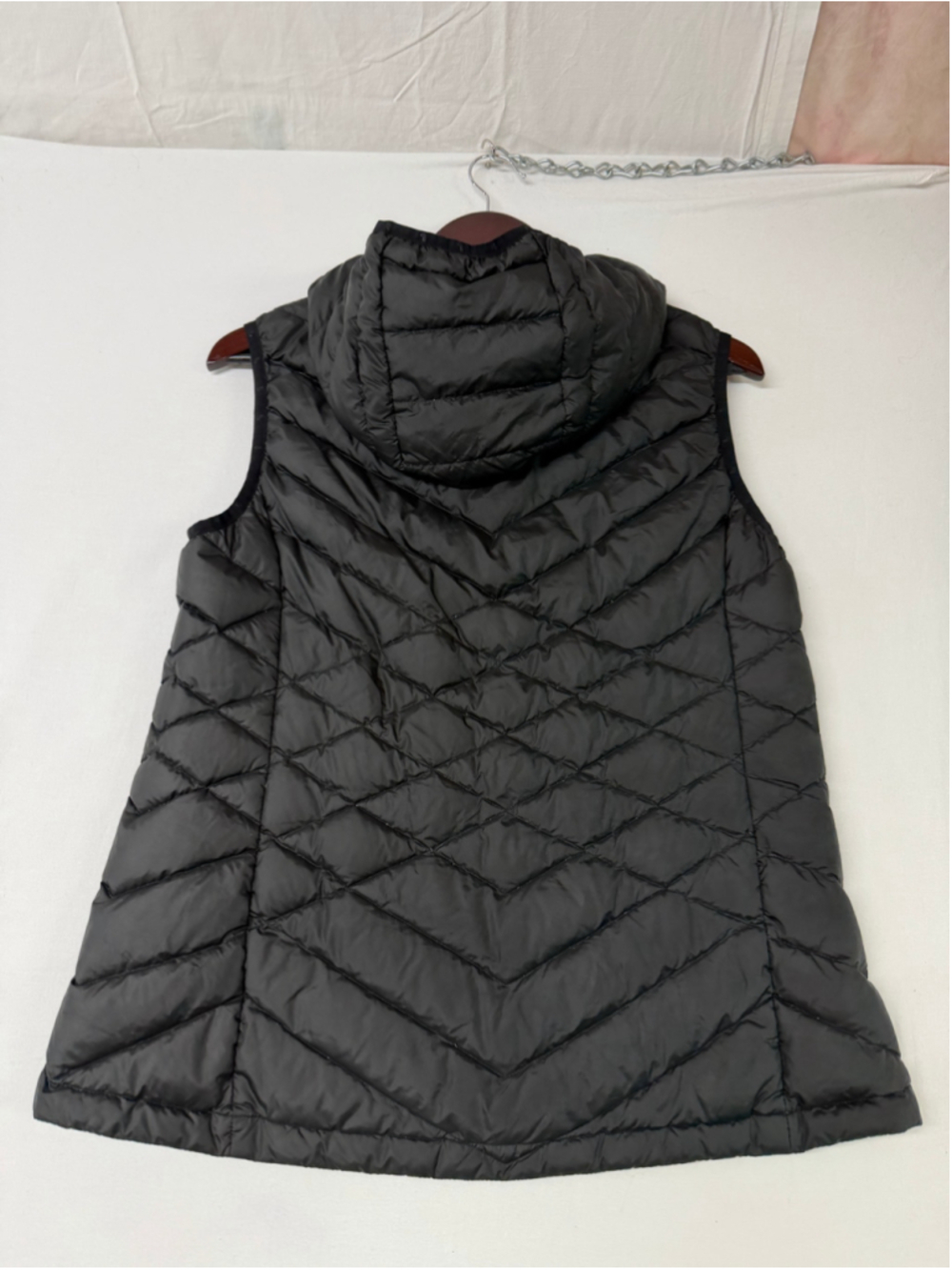 Women's Lole Black Puffer Vest with Hood, Size M. 2019 - Picture 3 of 5